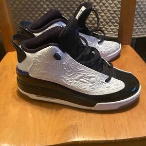 Jordan DubZero White/Concord Big Kids Sz 4.5 Great Condition